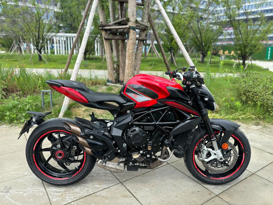 Brutale 800