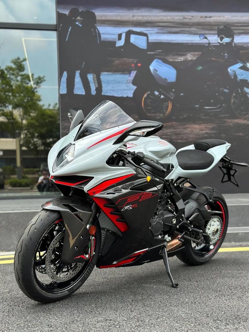 F3 800