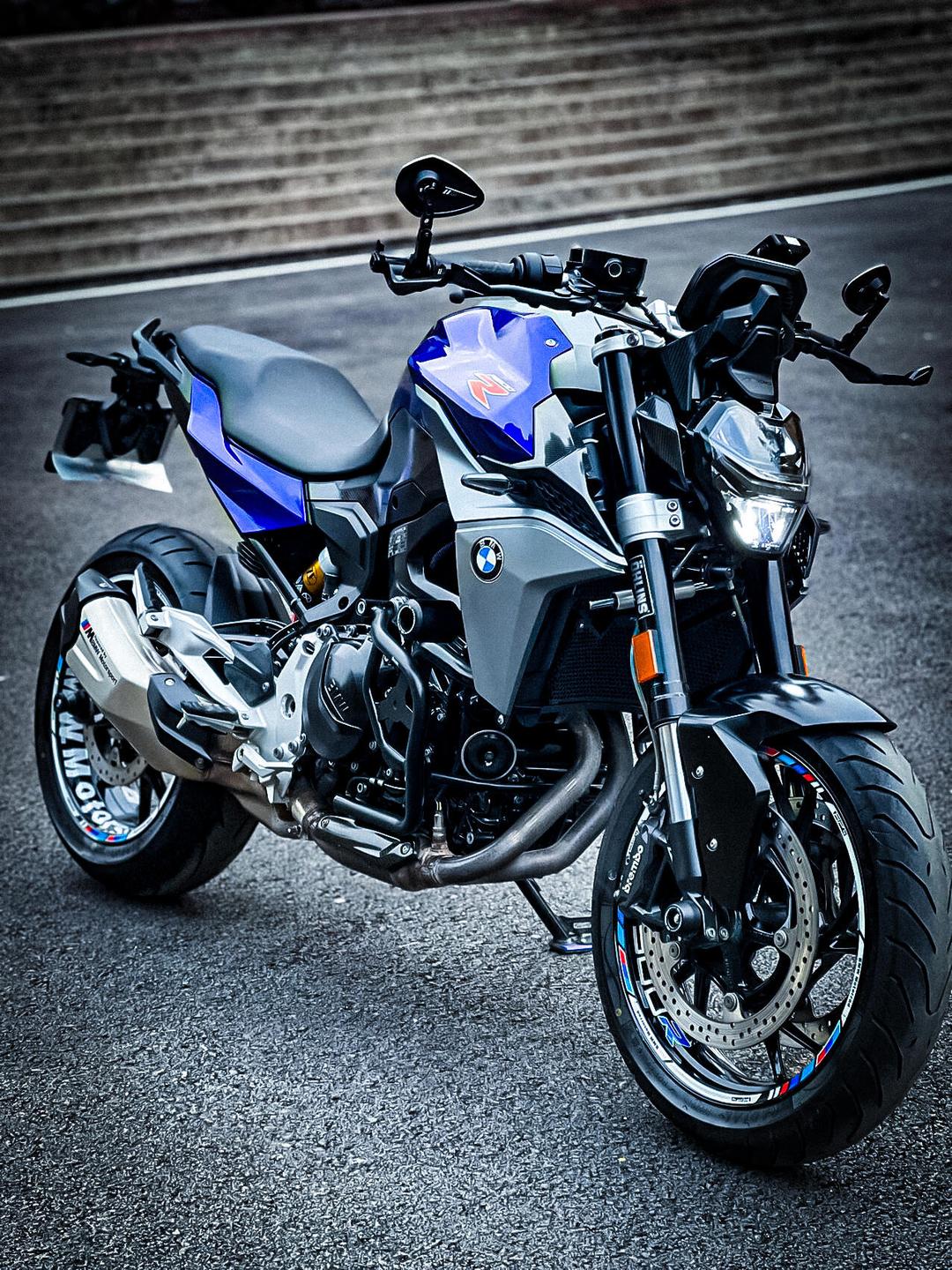 F 900 R
