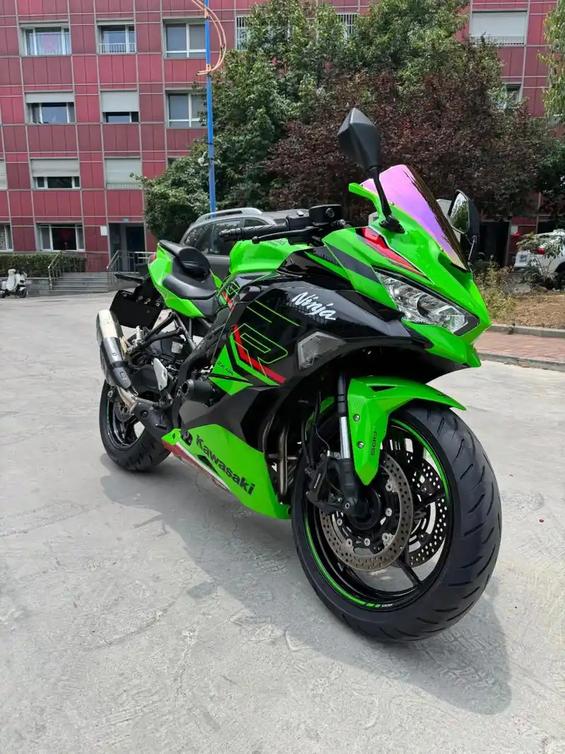  Ninja ZX-4R