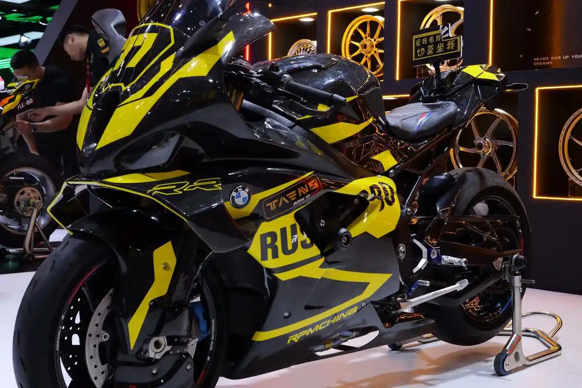 ZX820RR